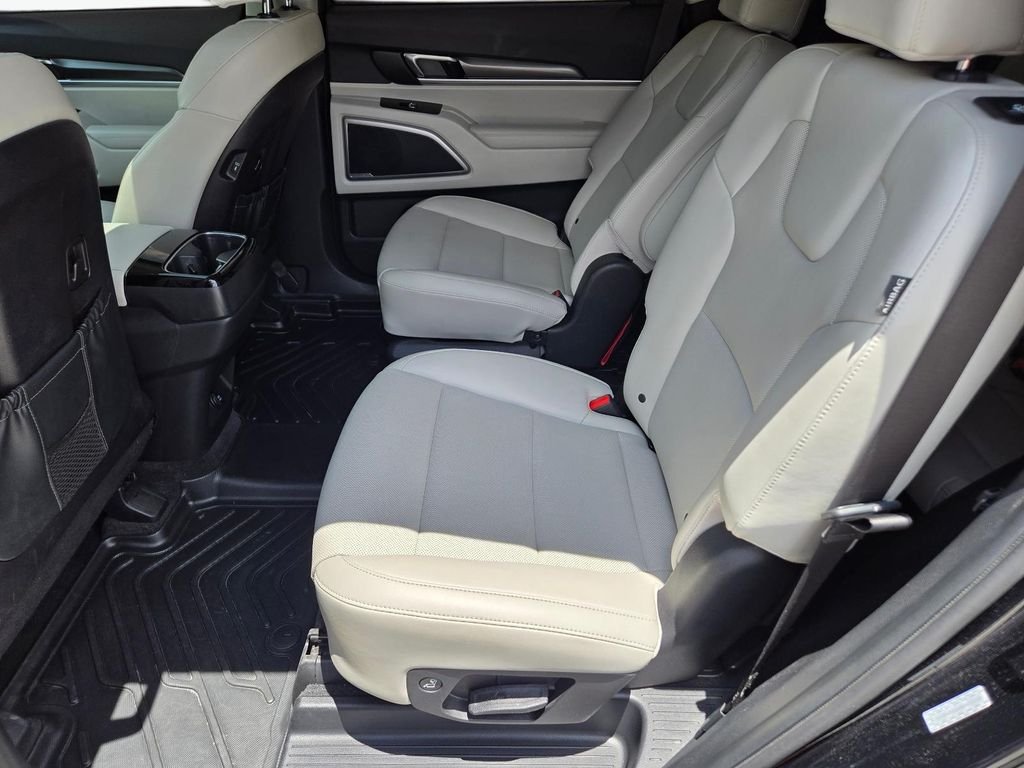 Used 2025 Black Kia S image 18