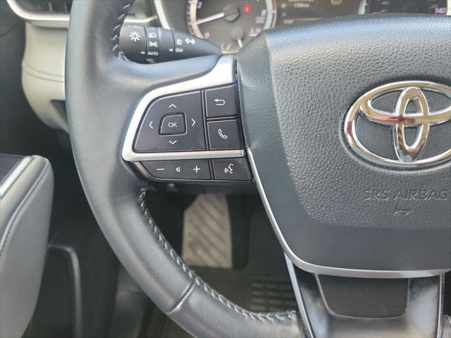 Certified Used 2024 WIND CHILL PEARL Toyota  image 27