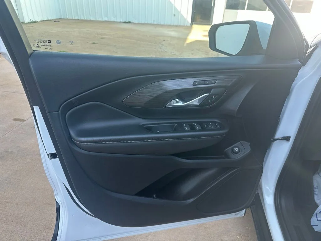 Used 2023 White GMC SLT image 6