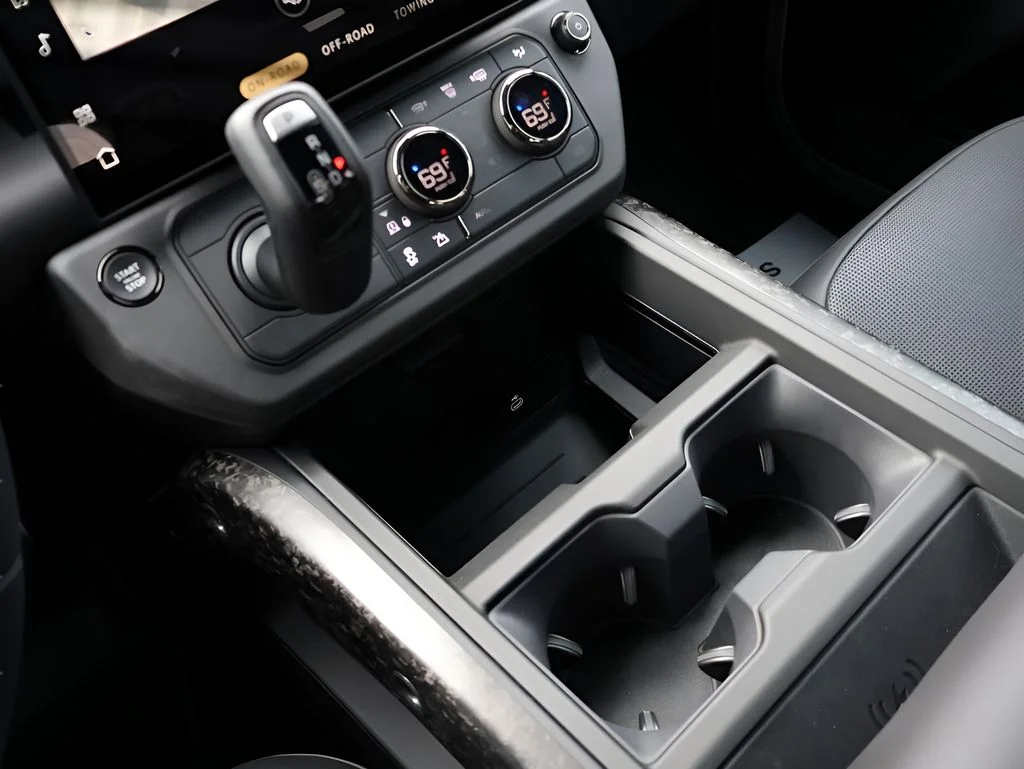 2026 Land Rover Defender OCTA - Photo 30