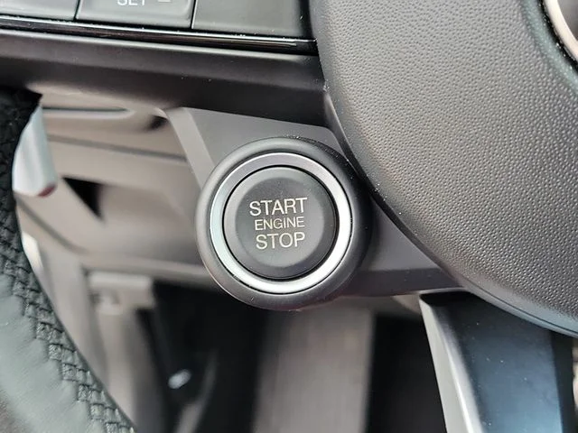Used 2023 White Alfa Romeo Veloce image 32
