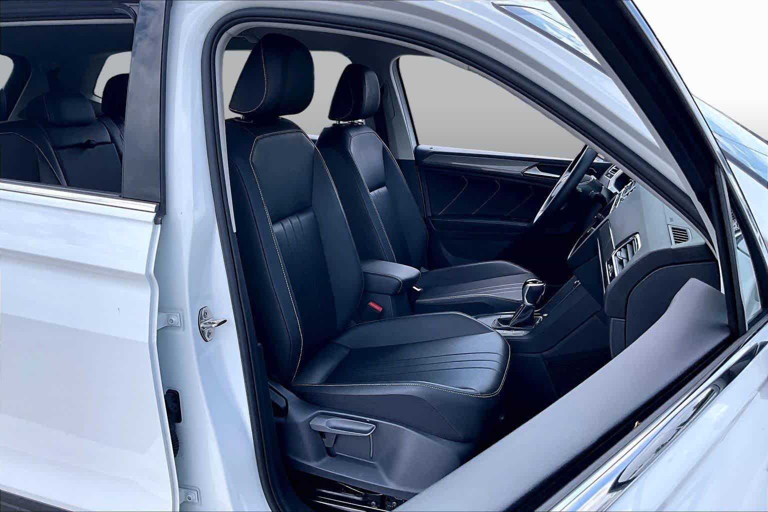 Used 2024 Pure White Volkswagen SE image 8