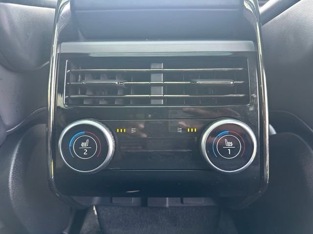 Used 2024 White Land Rover SE image 25
