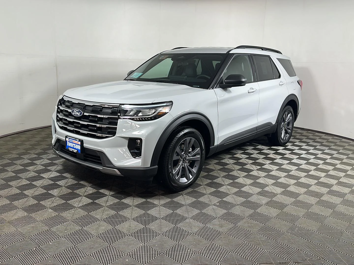 New 2027 Avalanche Gray Ford Active image 4