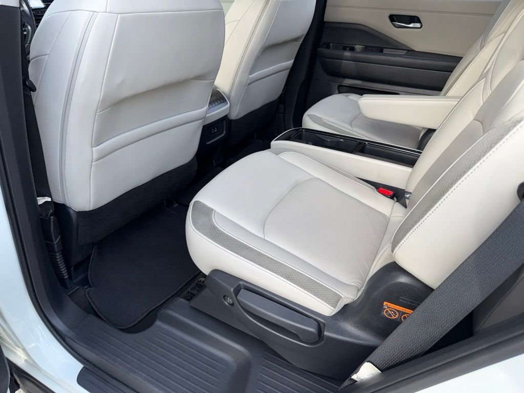 Used 2023 White Nissan SL image 28
