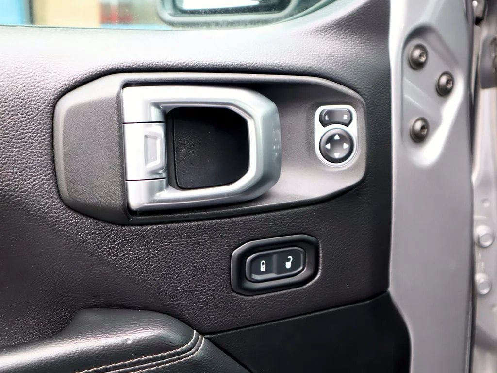 2020 Jeep Wrangler Unlimited Sahara - Photo 12