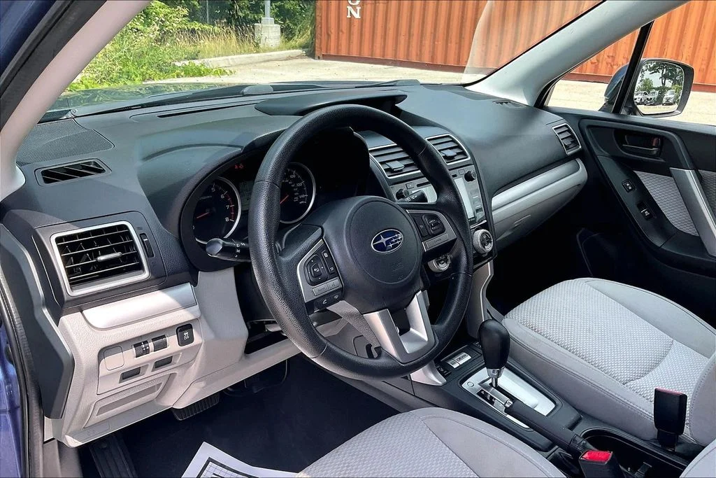 Used 2017 Blue Subaru 2.5i Premium image 14