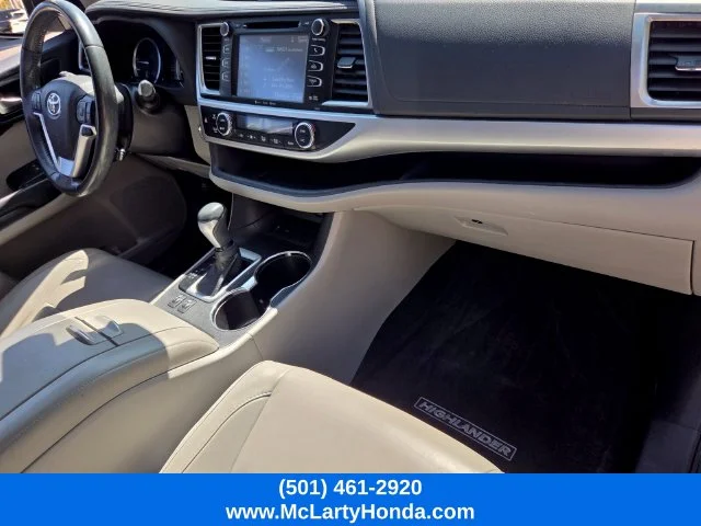 Used 2018 Blizzard Pearl Toyota XLE image 18