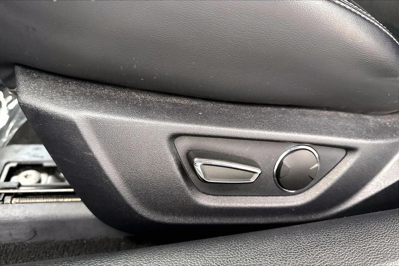 Used 2019 Magnetic Metallic Ford GT Premium image 18