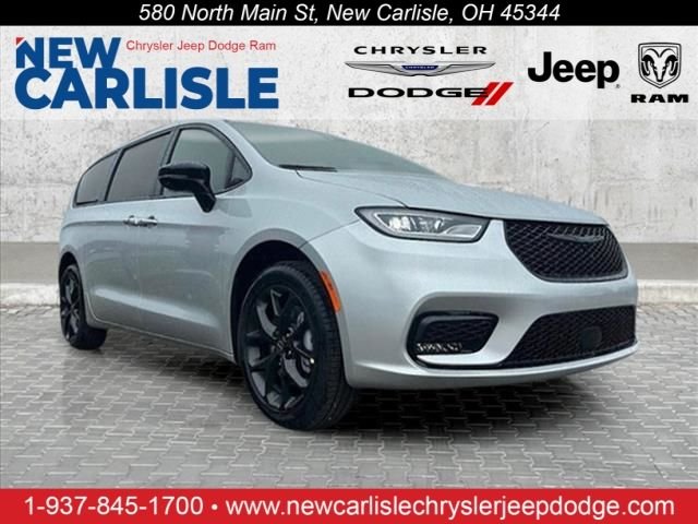 2026 Chrysler Pacifica Select AWD's photo