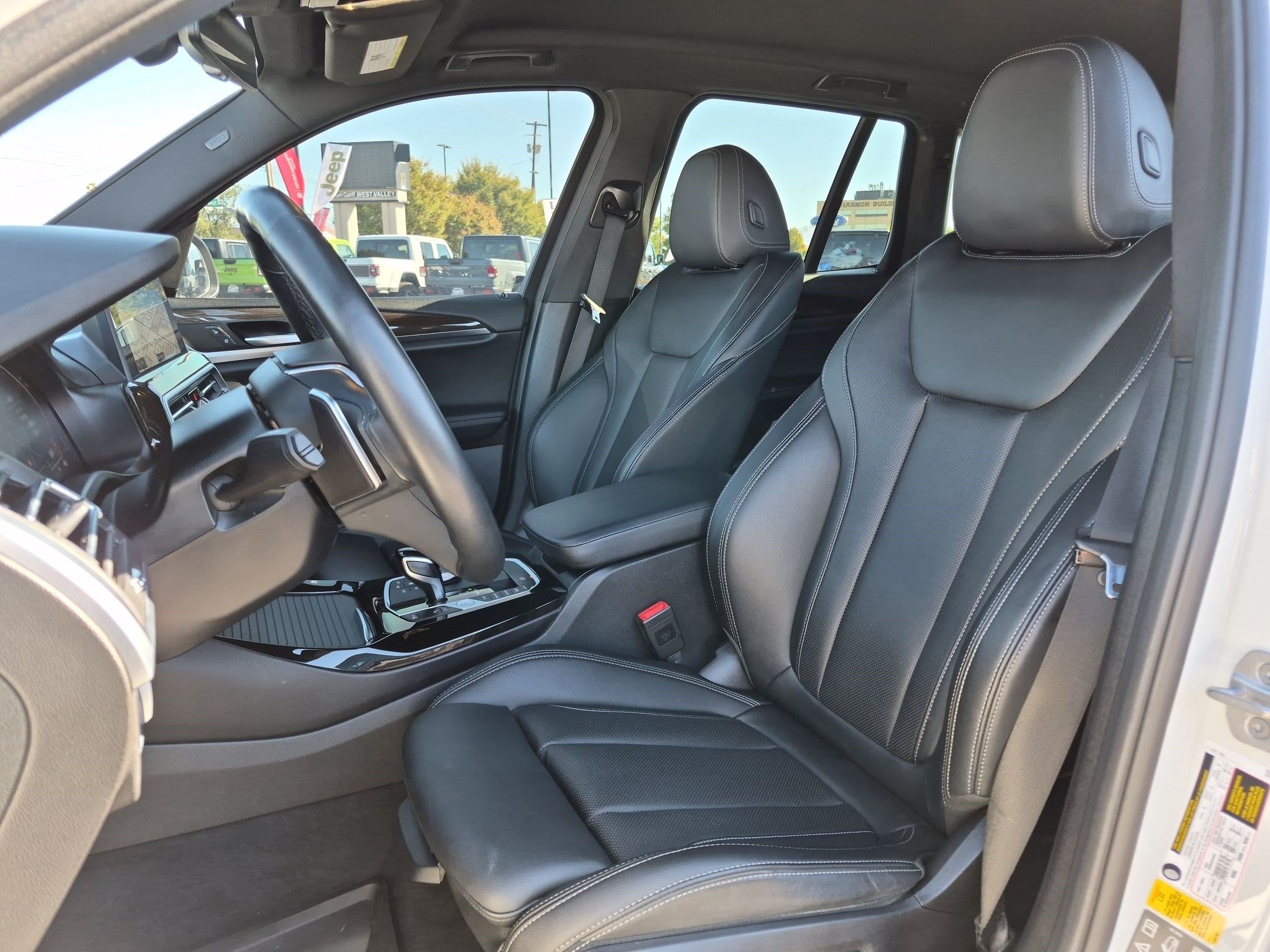 Used 2022 White BMW xDrive30i image 17