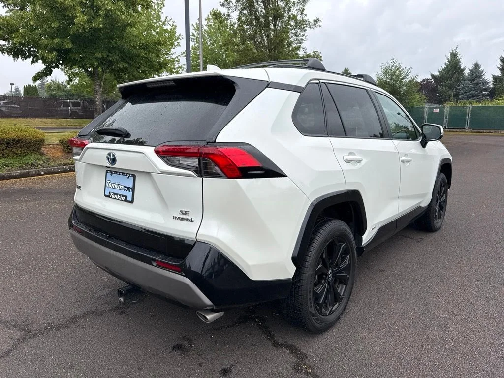 Used 2022 Blizzard Pearl Toyota SE image 7