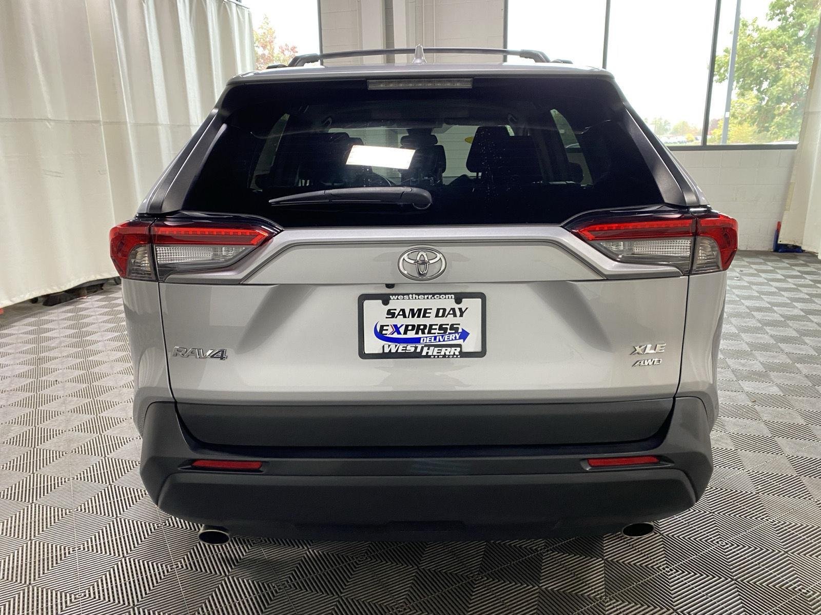Used 2021 Silver Sky Metallic Toyota XLE image 7