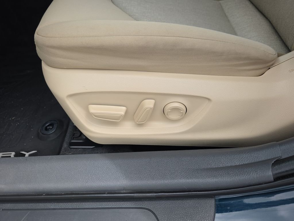2018 Toyota Camry LE - Photo 12