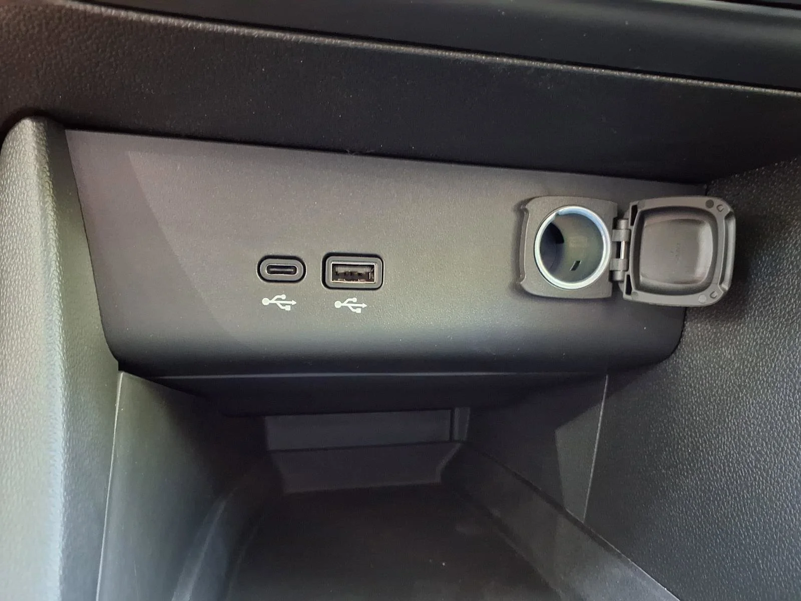 New 2026 Summit White Buick Preferred image 6