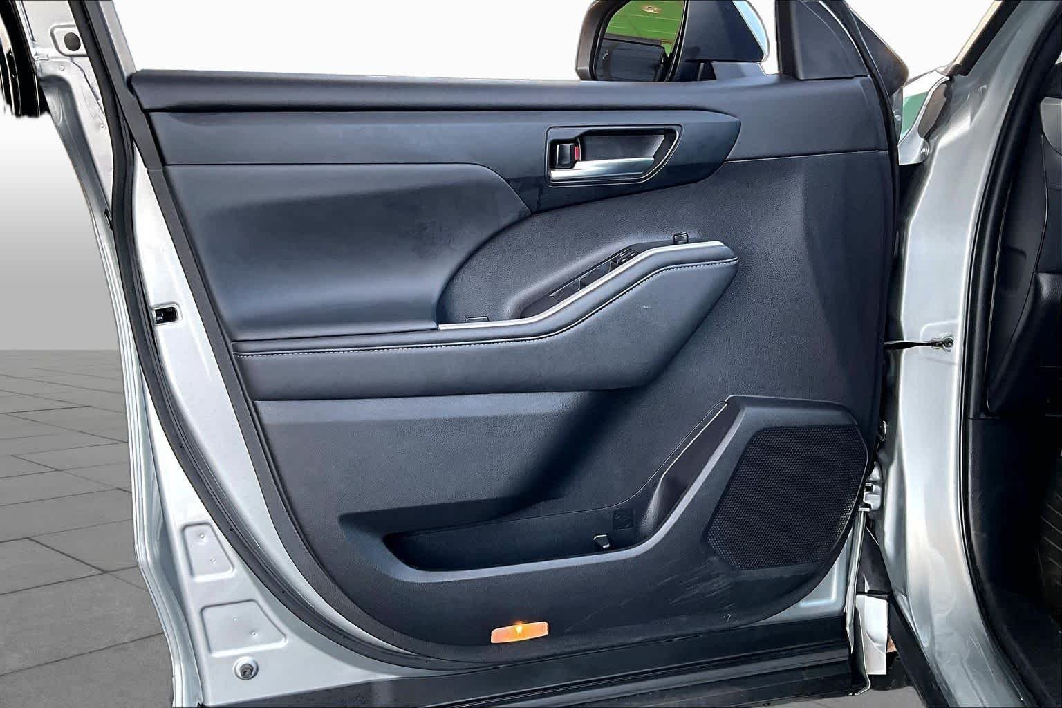 Used 2022 Celestial Silver Metallic Toyota Hybrid XLE image 22
