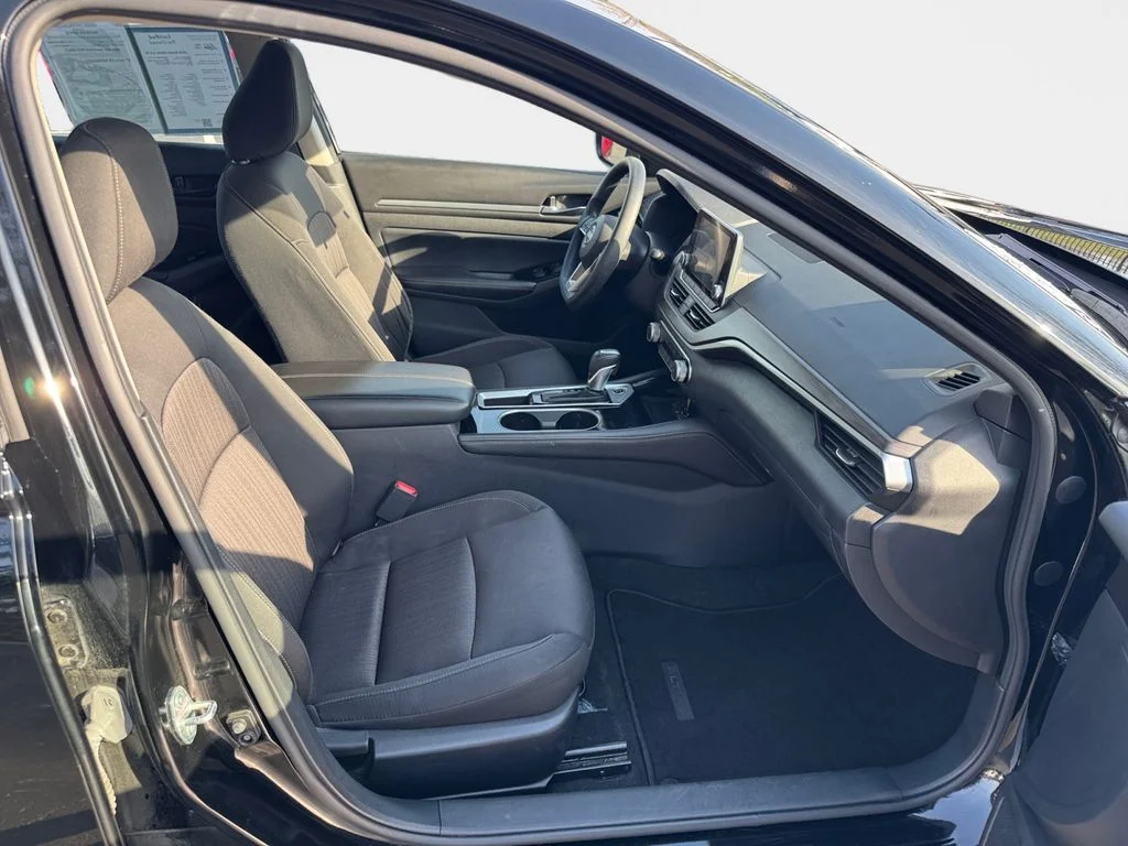 Used 2023 Super Black Clearcoat Nissan 2.5 SV image 19