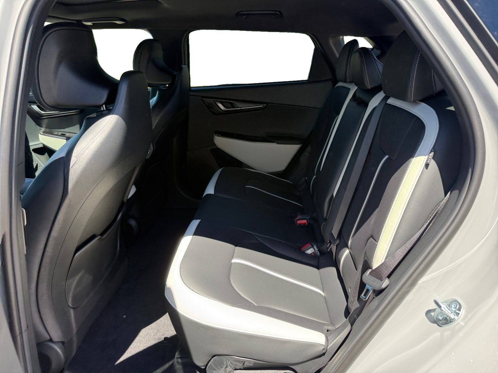 New 2026 Wolf Gray / Black Roof Kia GT-LINE image 16