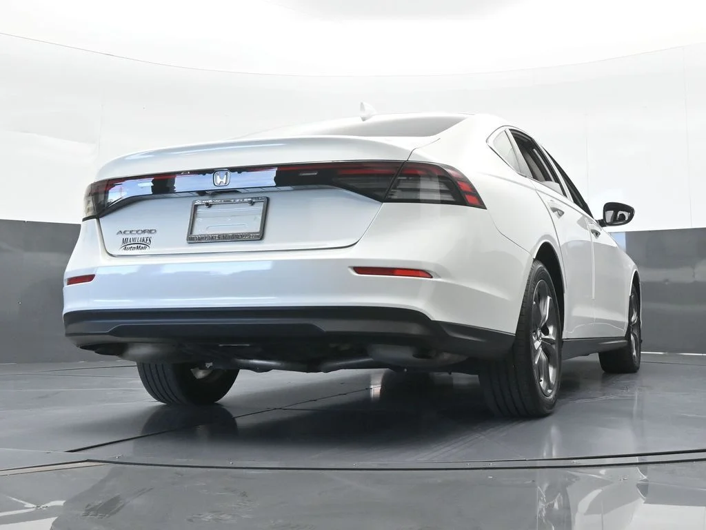 Used 2023 Platinum White Pearl Honda EX image 57