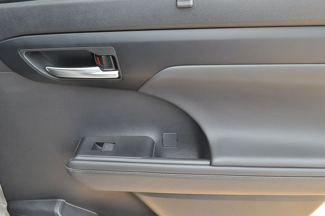 Used 2026  Toyota XLE image 25