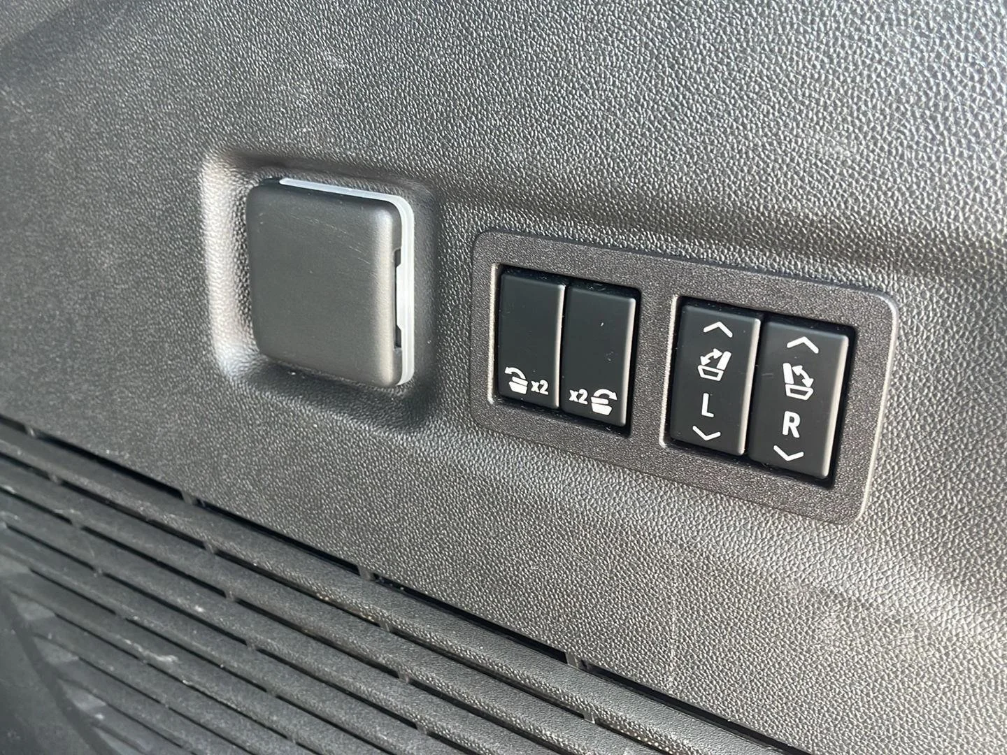 Used 2023 Onyx Black GMC Denali image 9