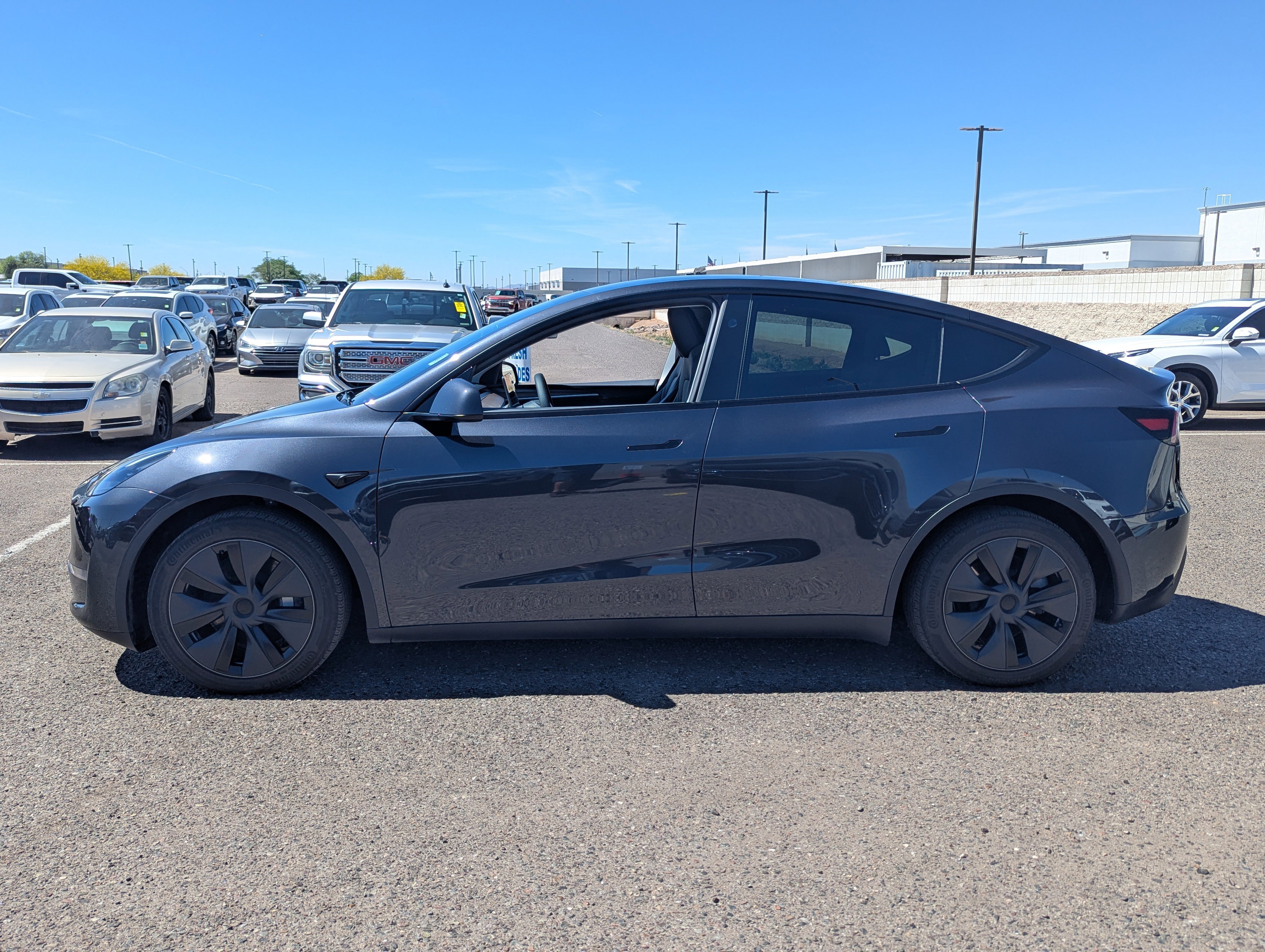 Used 2024 Tesla Model Y Long Range with VIN 7SAYGAEE8RF121675 for sale in Avondale, AZ