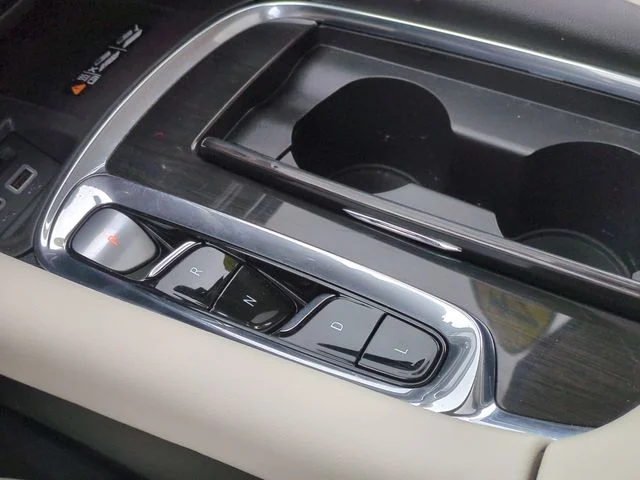 Used 2024 White Buick Essence image 25