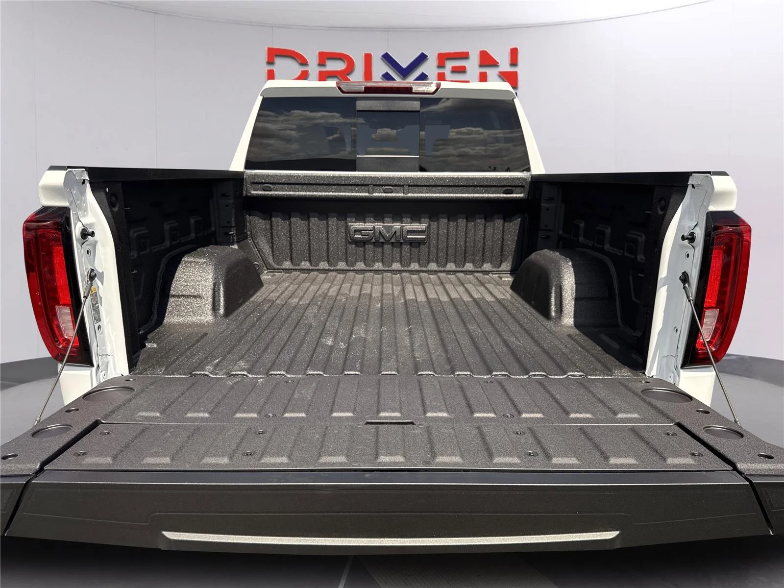 New 2026 Summit White GMC SLT image 33