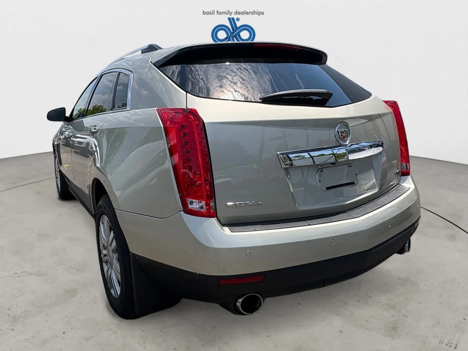 Used 2015 Silver Coast Metallic Cadillac Luxury Collection image 5