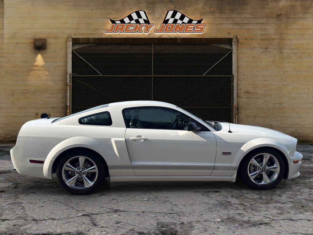 Used 2007 White Ford GT image 11