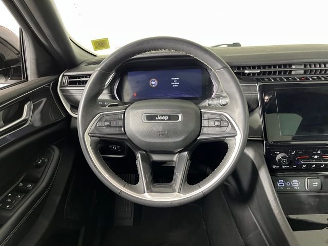 Used 2023 White/off-white Jeep Altitude X image 17