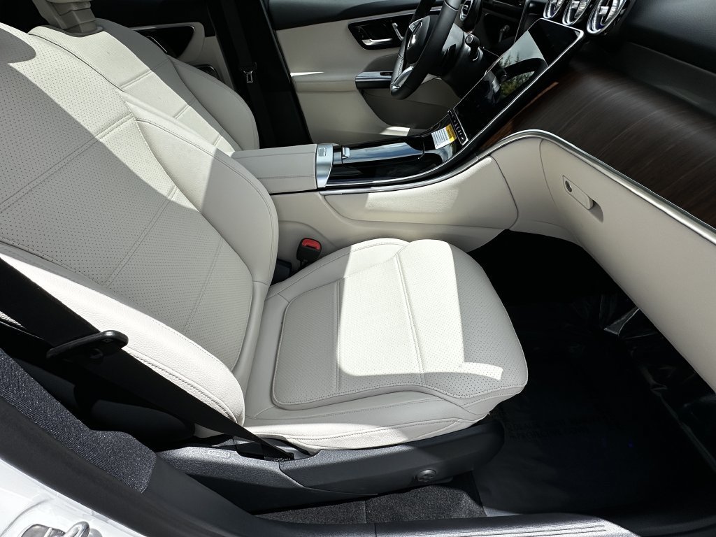 New 2026 Polar White Mercedes-Benz GLC 300 image 52