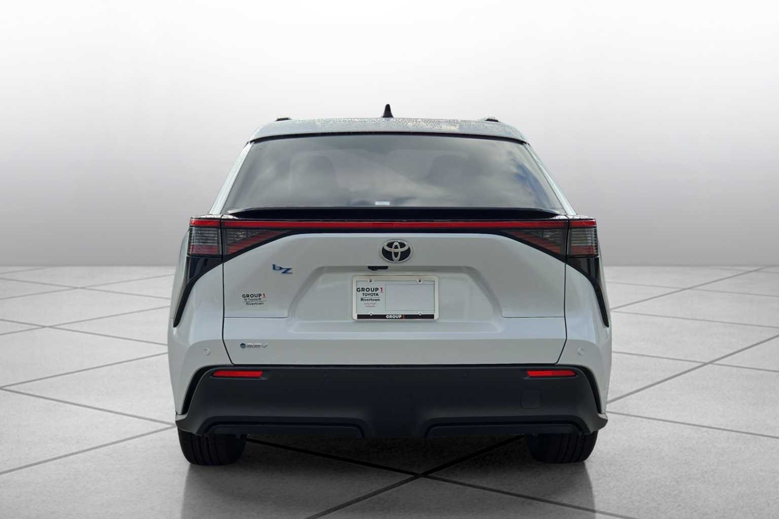New 2026 Wind Chill Pearl Toyota XLE Plus image 4