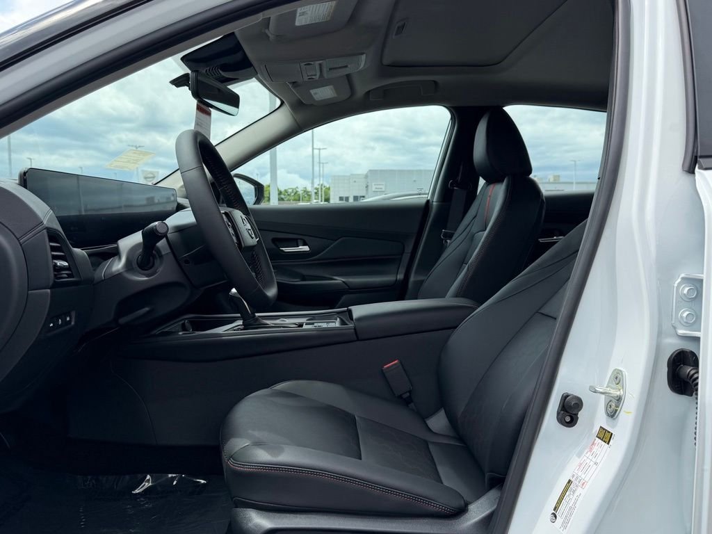 New 2026 Aspen White TriCoat / Super Black Two-tone Nissan SR image 11