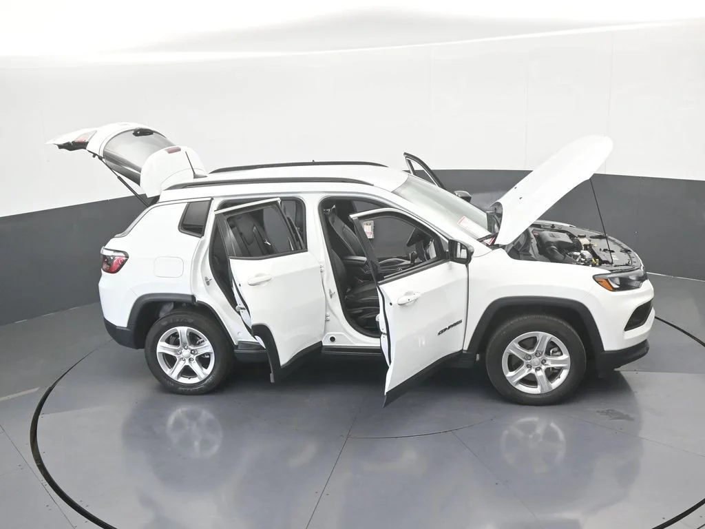 Used 2023 Bright White Clearcoat Jeep Latitude image 32