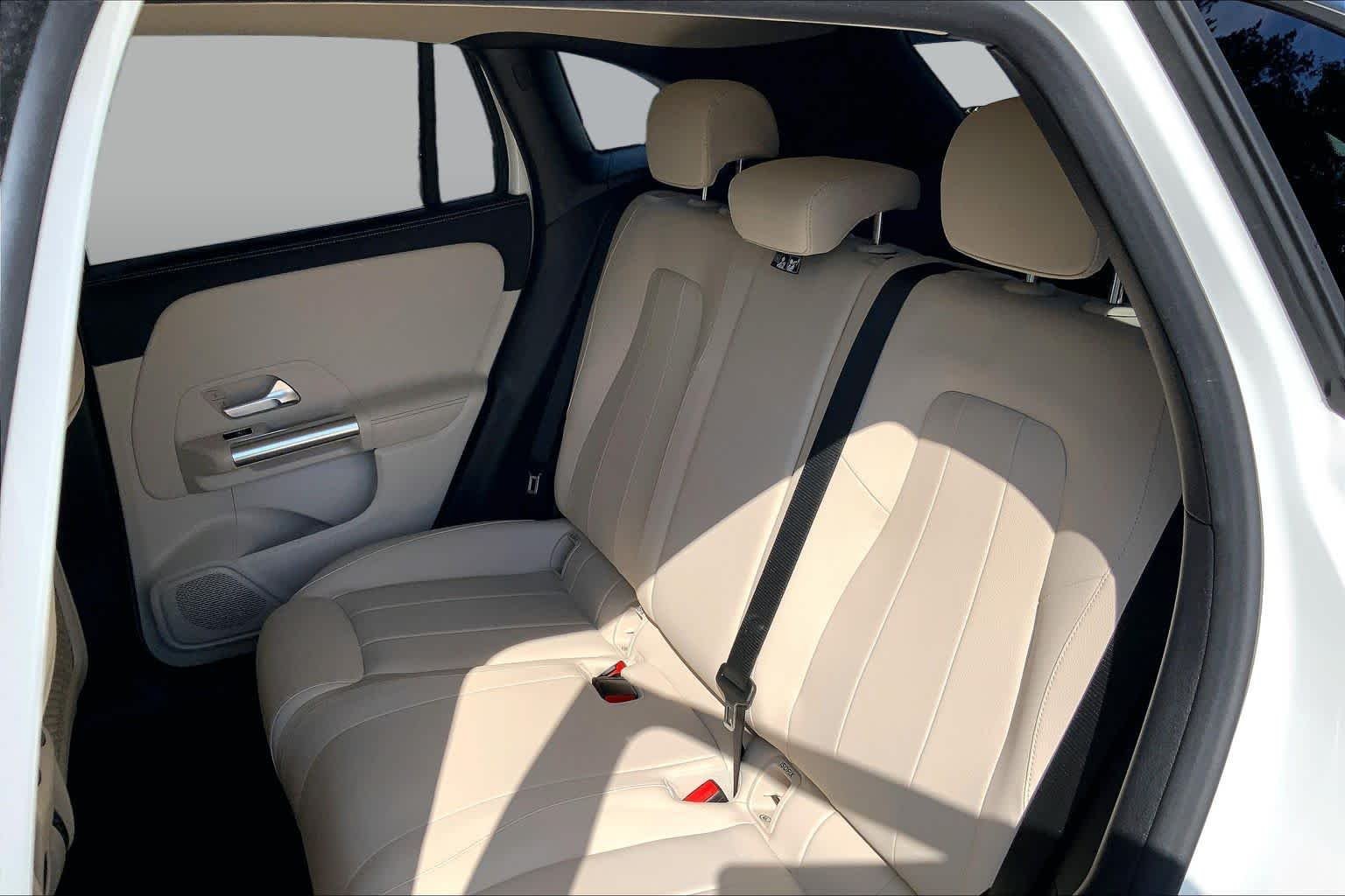 Used 2022 Polar White Mercedes-Benz GLA 250 image 21
