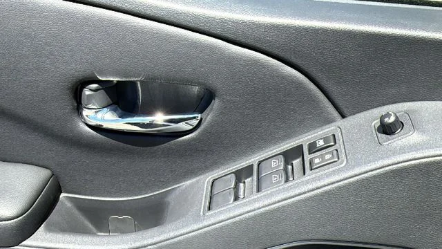 New 2026 Glacier White Nissan Crew Cab SV image 22