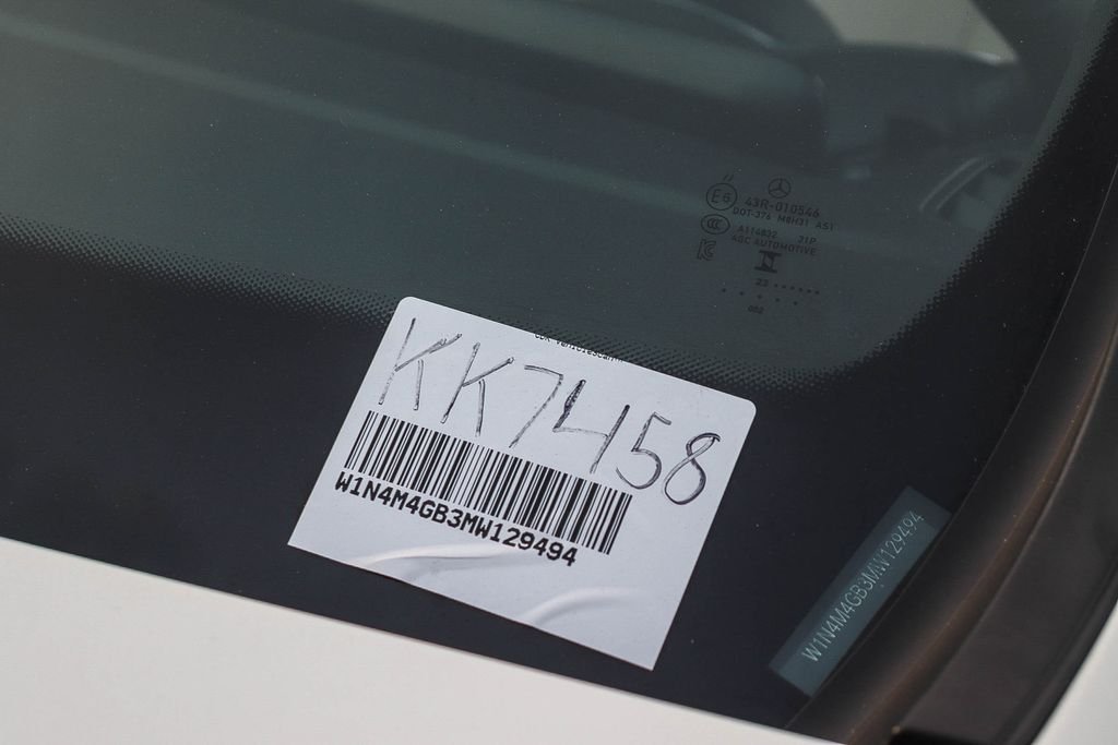 Used 2021 Polar White Mercedes-Benz GLB 250 image 31
