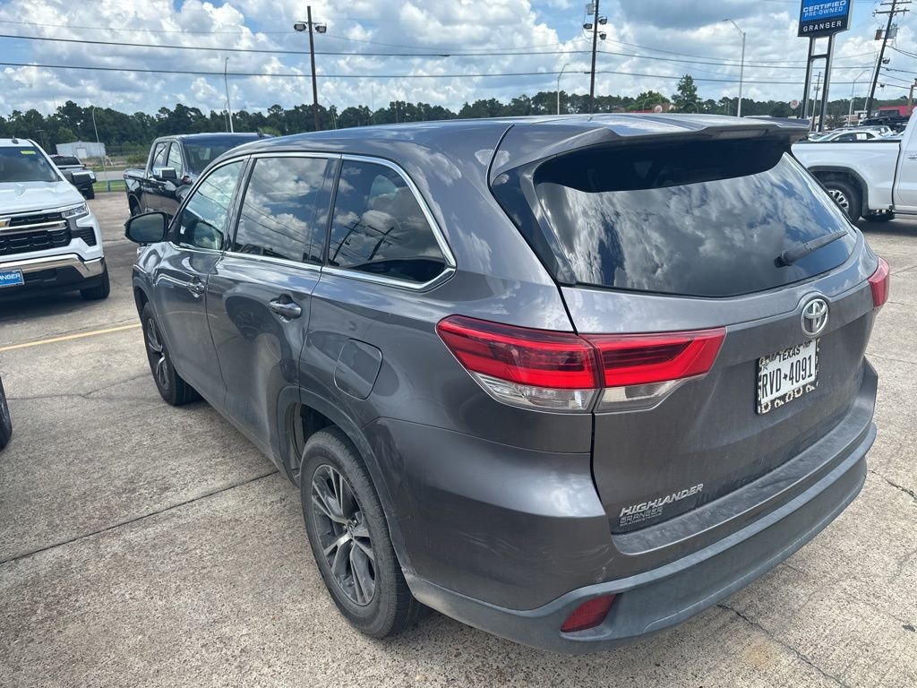 Used 2017 Gray Toyota LE image 12