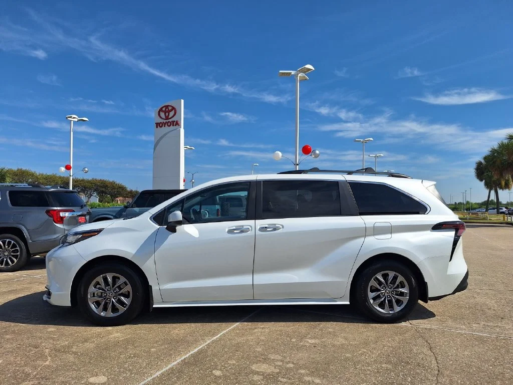 Used 2023 Beige Toyota XLE image 8