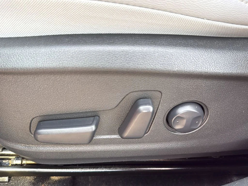 Used 2020 Red Hyundai Ultimate image 18