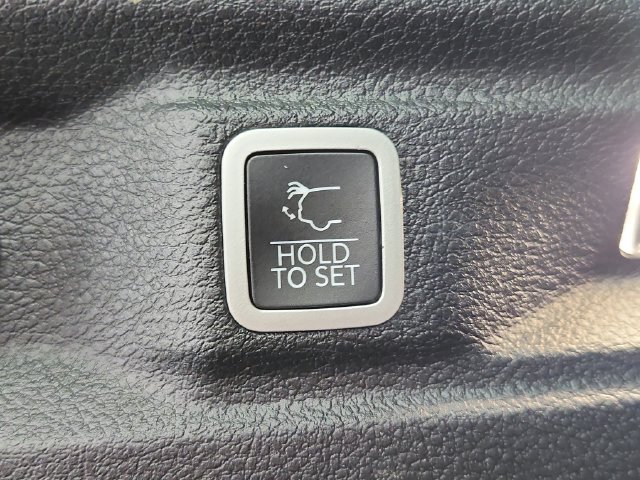 Used 2023 Silver Jeep Altitude image 48