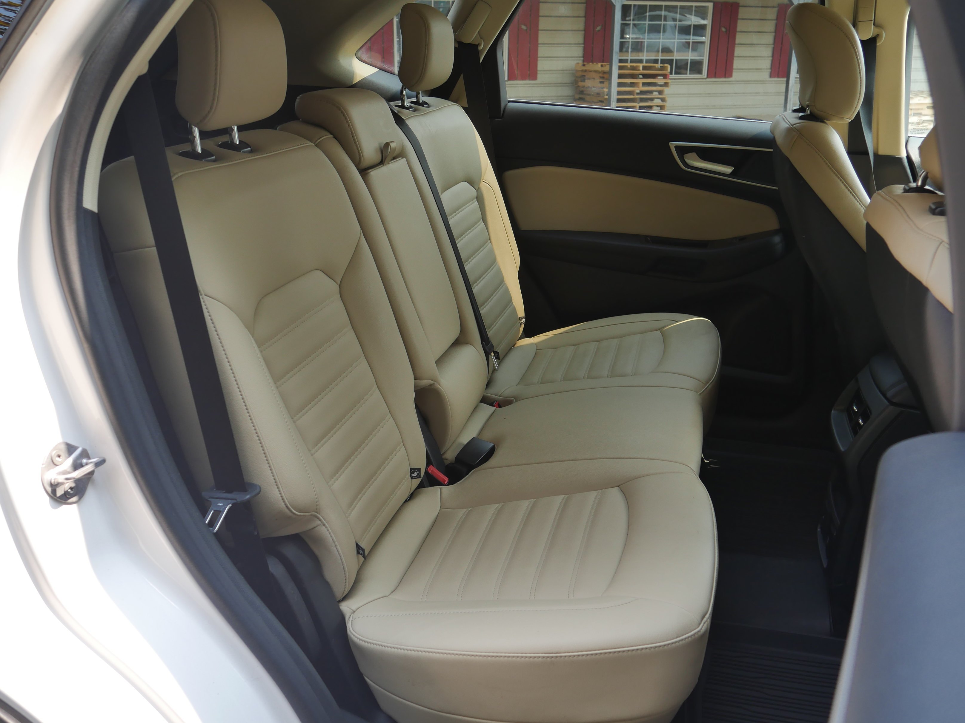 Used 2019 White Platinum Clearcoat Metallic Ford SEL image 29