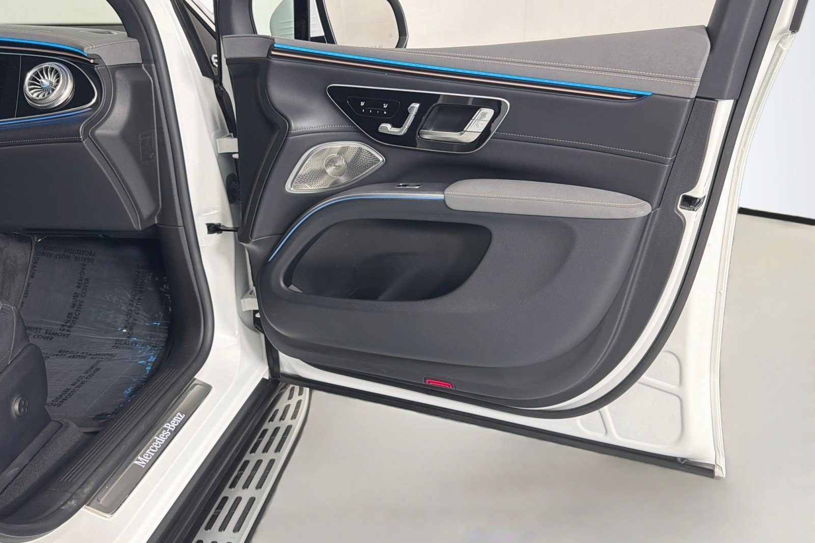Certified Used 2024 Polar White Mercedes-Benz EQS 450 image 24
