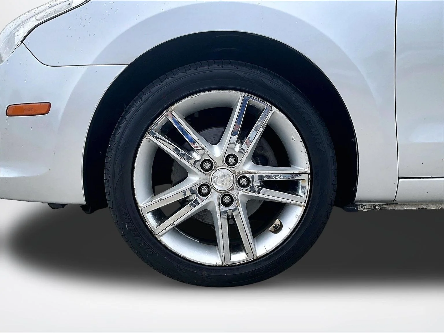 Used 2011 Silver Hyundai SE image 9