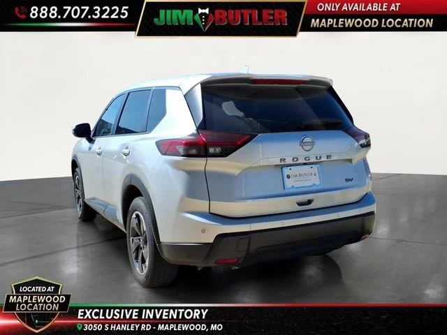 Used 2024  Nissan SV image 2