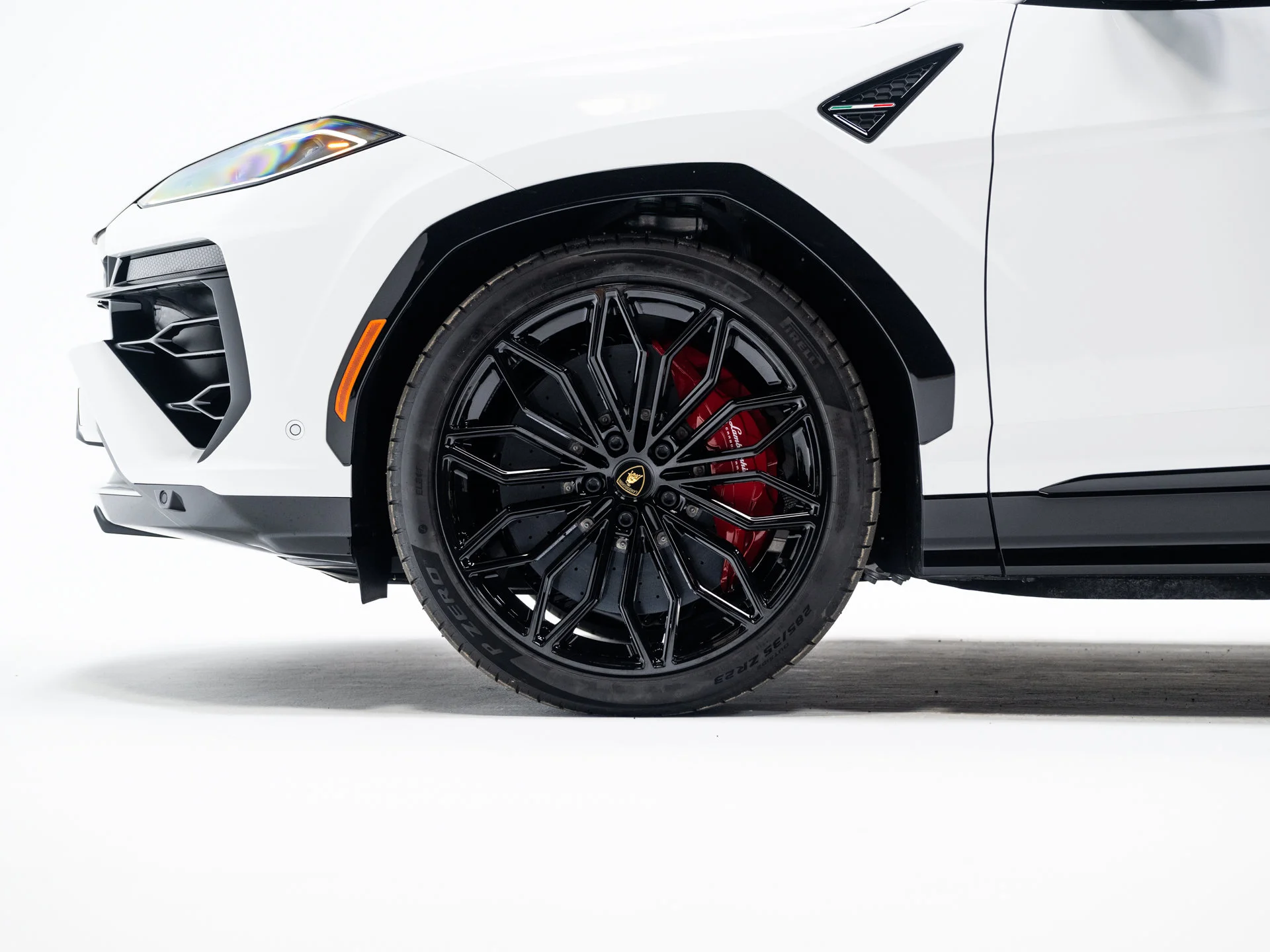 Used 2025  Lamborghini SE image 9