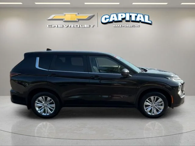 Used 2025  Mitsubishi ES image 6