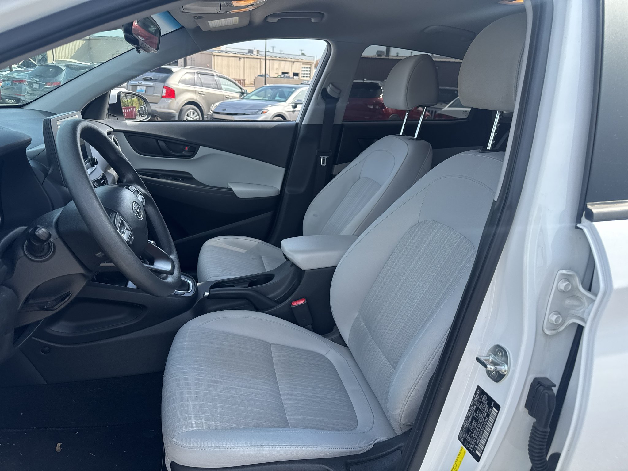 Used 2022 Lunar White Hyundai SEL image 9