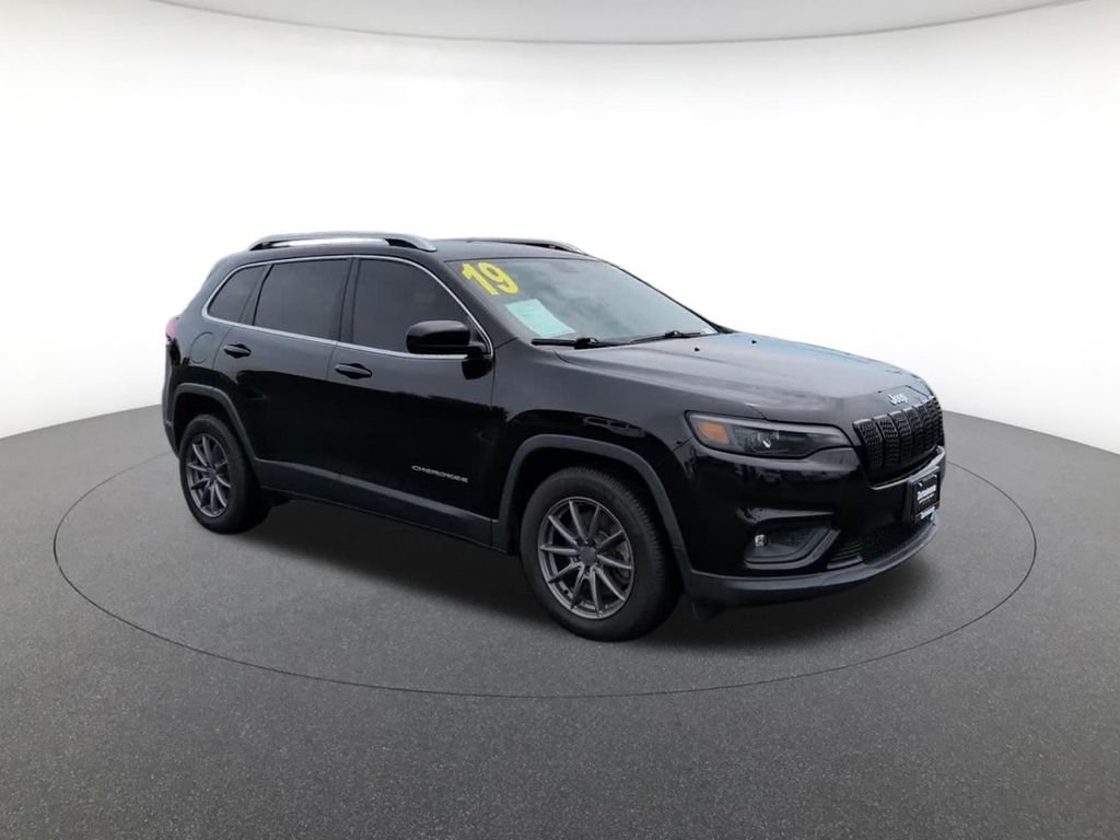Used 2019 Jeep Cherokee Latitude with VIN 1C4PJLCB5KD264563 for sale in Tinley Park, IL